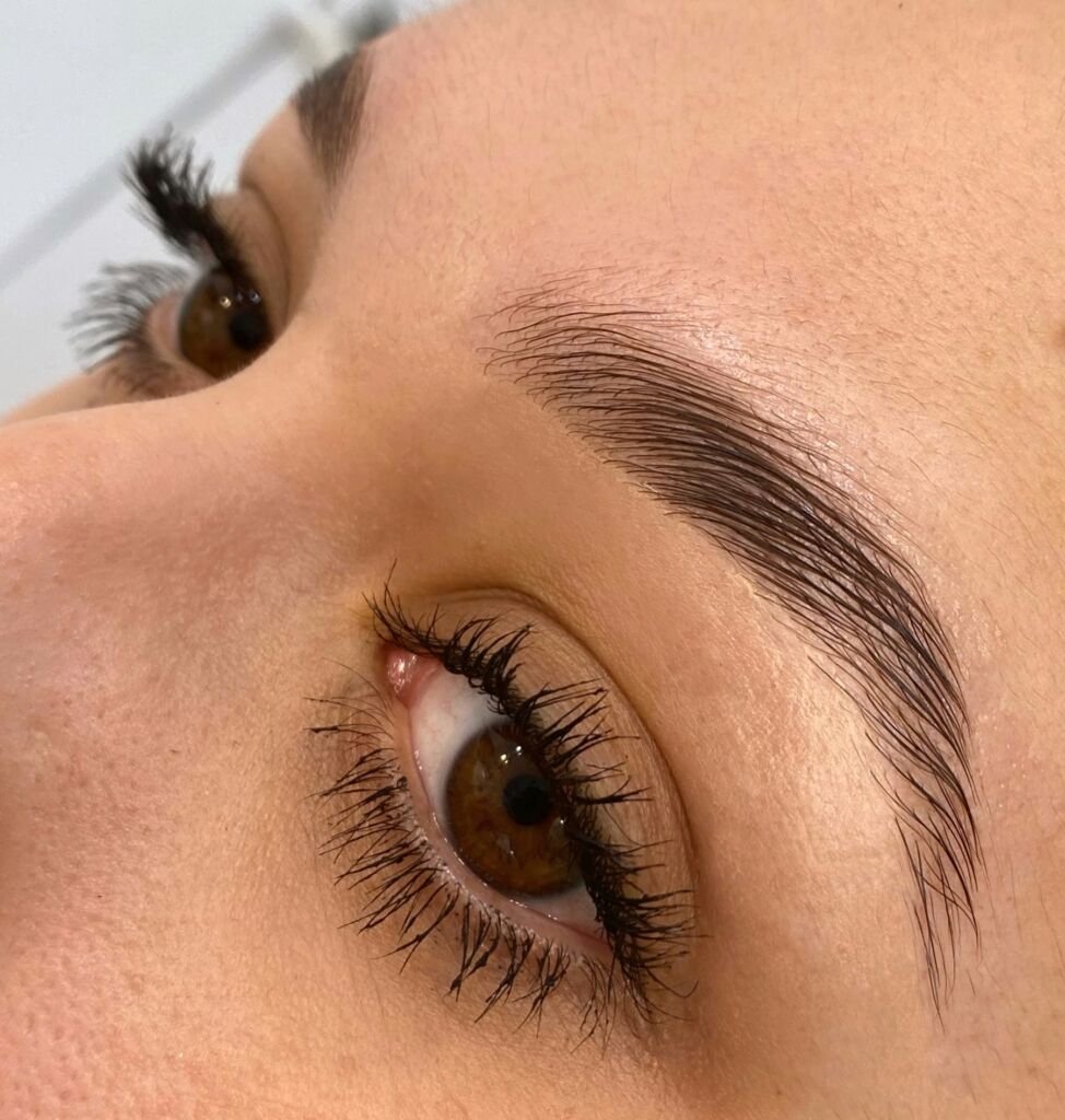 laminado de cejas con Vanesa Agüera